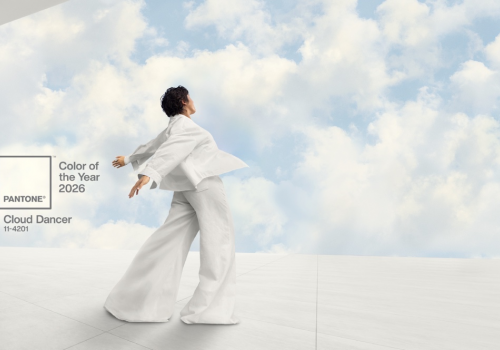 Pantone 2026年度代表色发布会盛大亮相上海中心 以澄澈之白，赴一场宁静之约